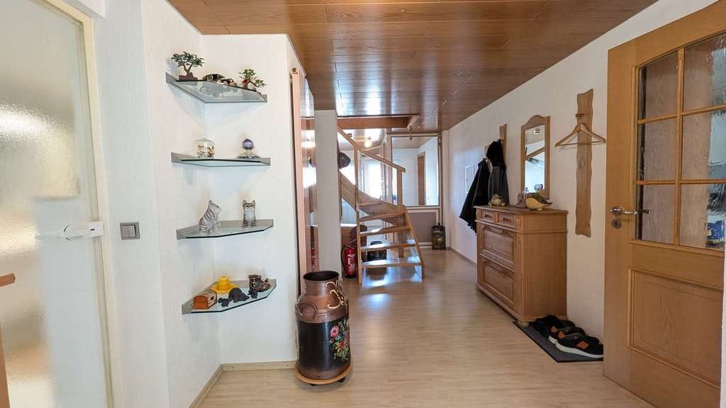 Immobilie in Reinhardshagen - Umfangreich modernisiertes Wohnhaus mit zwei Wintergärten, ruhigem Garten und vielen Extras - Bild 3
