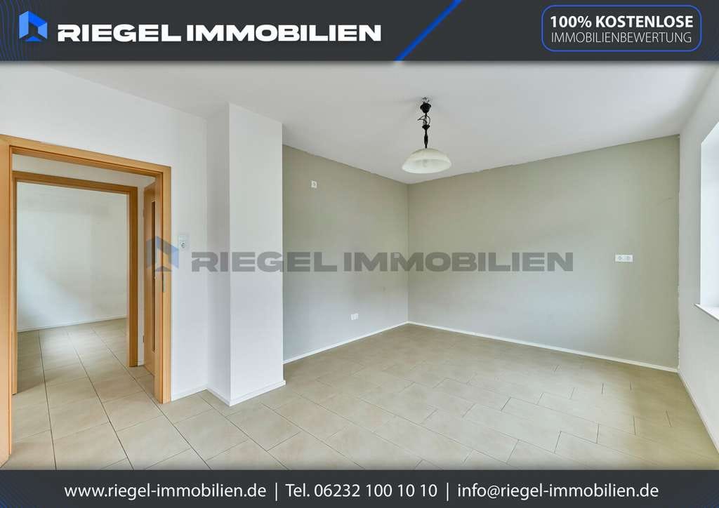 Immobilie in Hanhofen - Sie hier? Wir auch! Bezahlbares EFH mit Scheune und Gartenbereich in einem gepflegtem Zustand - Bild 3