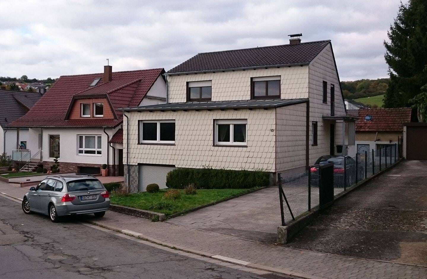 Immobilie in Kleinblittersdorf - Vielseitiges Haus mit großem Grundstück  - Bild 1