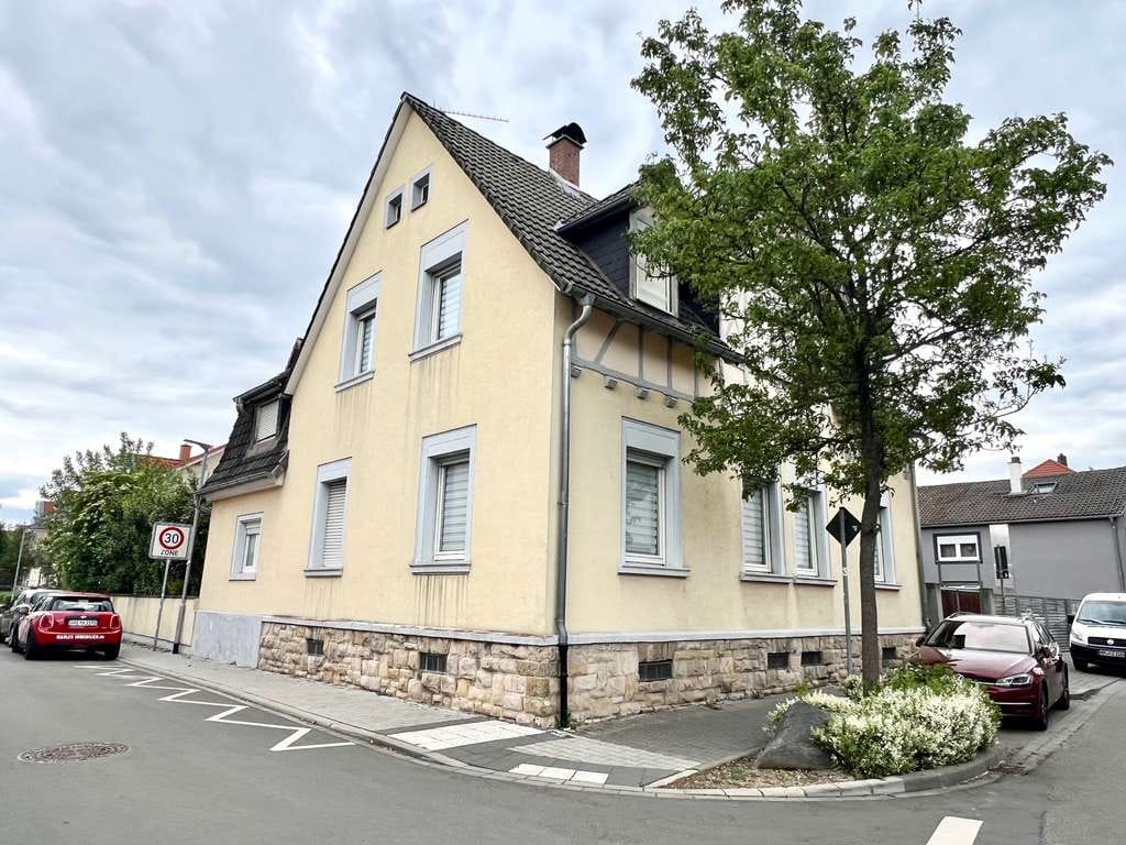 Immobilie in Lorsch - Einfamilienhaus mit atmosphärischer Scheune in zentraler Lage von Lorsch - Bild 2