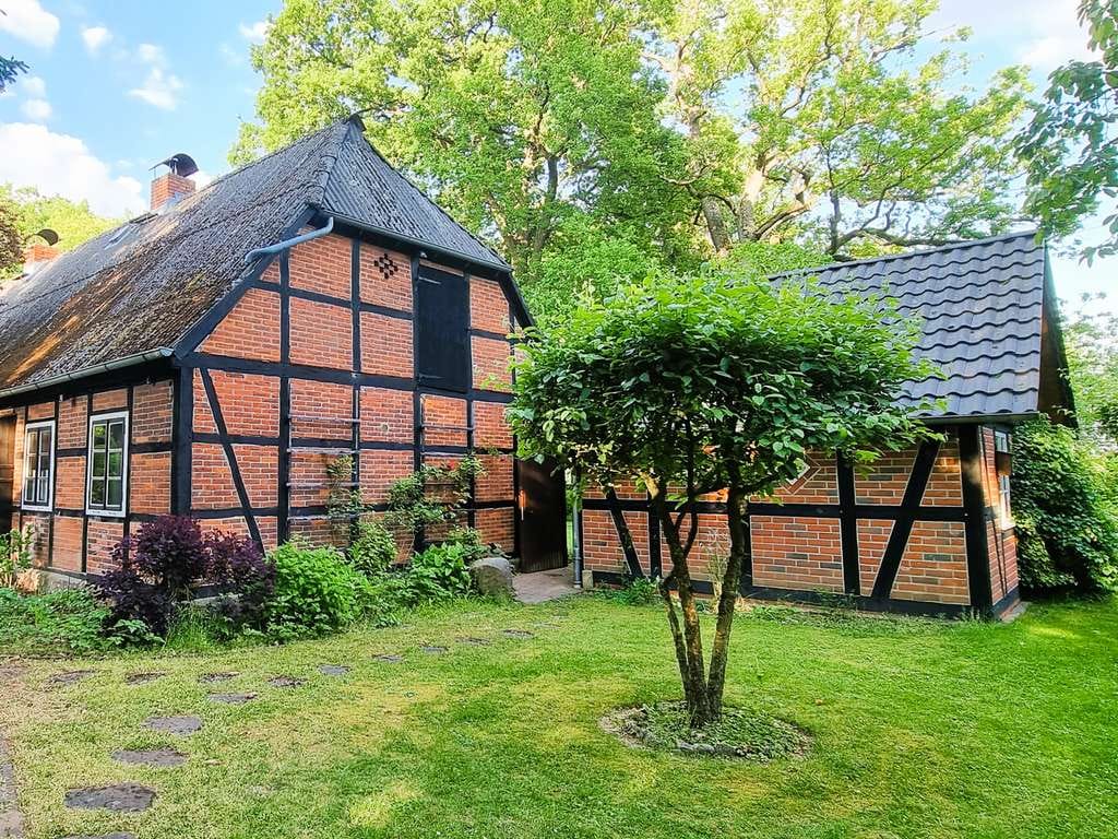 Immobilie in Bienenbüttel - Bezauberndes Fachwerkhaus mit Geschichte und traumhaften Grundstück in Bienenbüttel-Rieste! - Bild 4