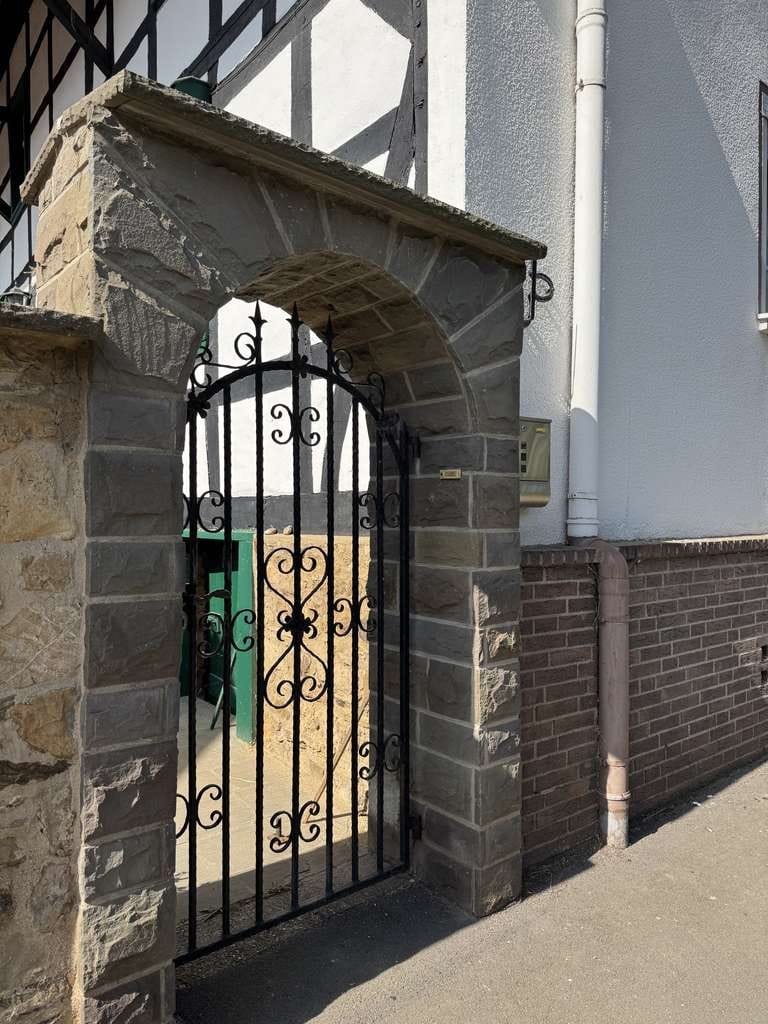 Immobilie in Bad Münstereifel - Historisches Bauernhaus (Baujahr 1744) mit großem Grundstück mit zusätzlichen Bauland.  - Bild 1