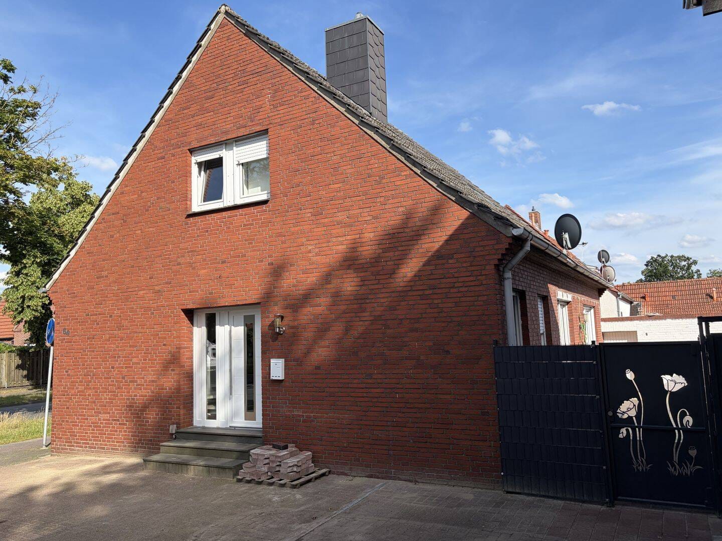 Immobilie in Gronau - Charmantes freistehendes Einfamilienhaus in Epe – Großzügiger Wohnbereich und sonnige Terrasse - Bild 2