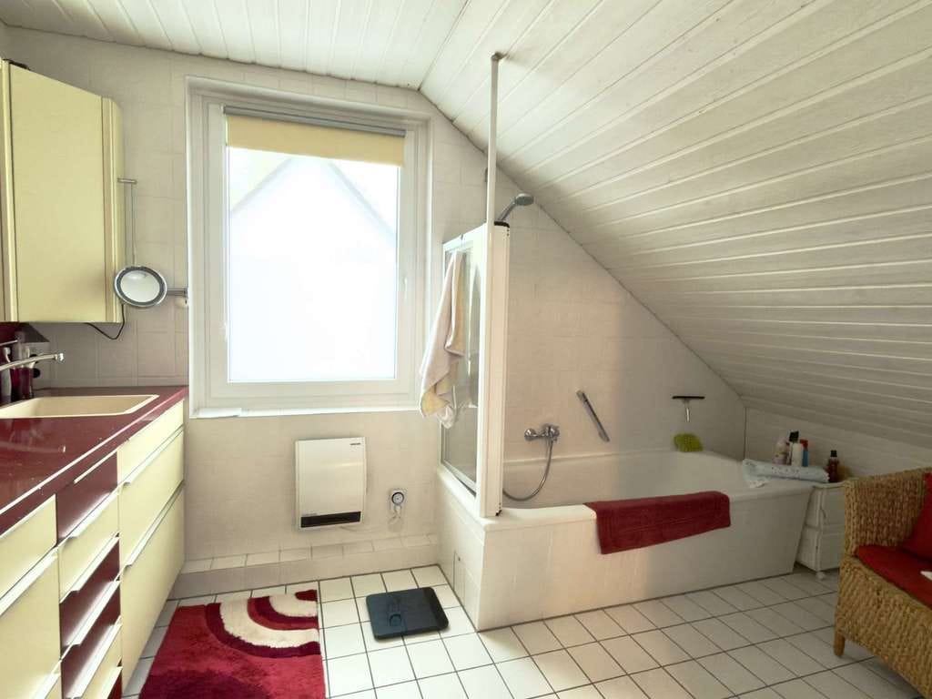 Immobilie in Wölpinghausen - RUDNICK bietet VIEL PLATZ MIT TRAUMHAFTEM AUSBLICK: Geräumiges Einfamilienhaus mit Potential - Bild 1