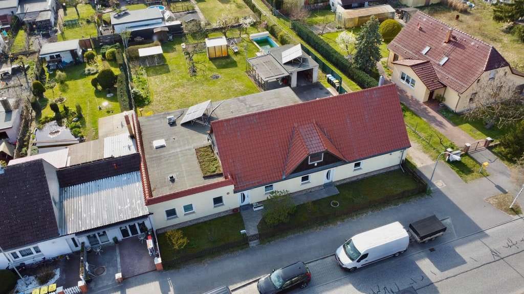 Immobilie in Leegebruch - Vielseitiges Einfamilienhaus mit Option zum Zweifamilienhaus – großzügiges Grundstück und Süd- - Bild 1