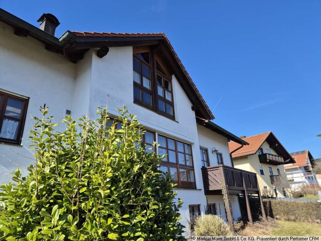 Immobilie in Sankt Wolfgang - Charmantes Einfamilienhaus mit Einliegerwohnung, Garage und großzügigem Grundstück - Bild 1