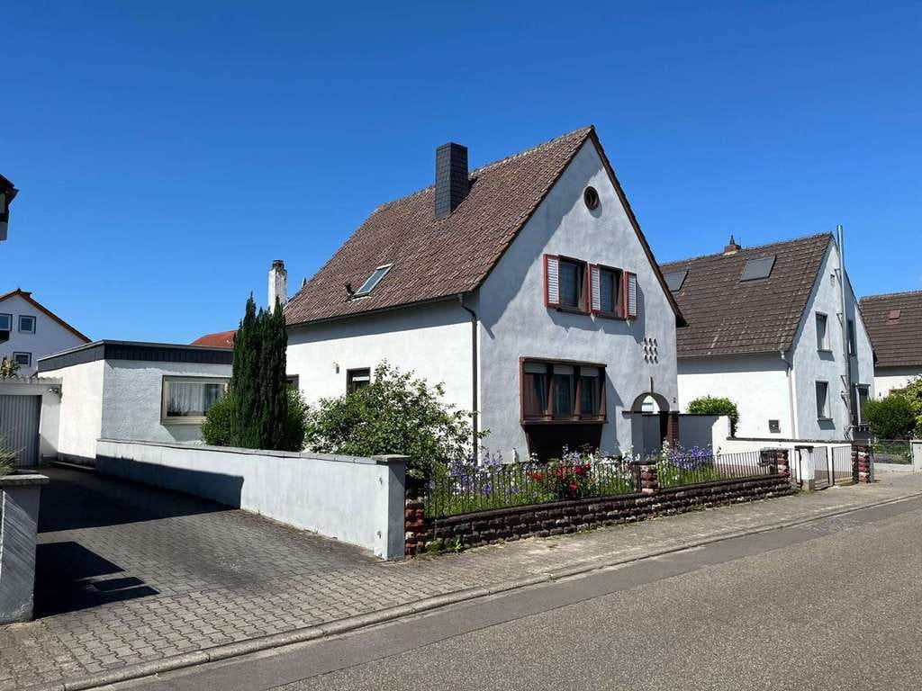 Immobilie in Römerberg - Charmantes Einfamilienhaus mit großem Garten und vielfältigen Möglichkeiten - Bild 1