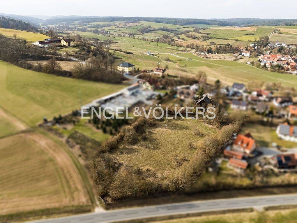 Immobilie in Burgwindheim - Außergewöhnliches Anwesen mit separierbarem Bauland – seltene Kombination aus Wohnen und Entwicklung - Bild 0