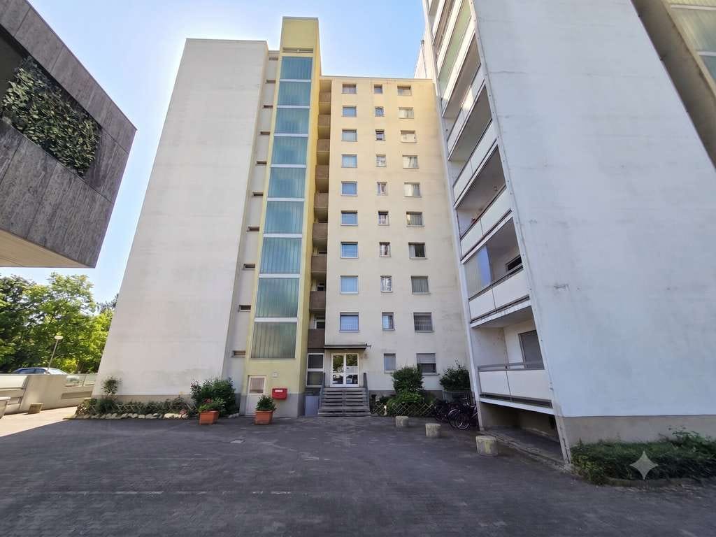 Immobilie in Rüsselsheim am Main - 2-Zimmer-Erdgeschosswohnung mit ca. 55 m², Küche, Bad, Diele, Balkon, Keller & zugewiesenem TG-Platz - Bild 2