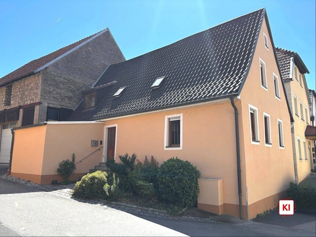 Immobilie in Haßfurt - Mitten in der Stadt - mitten im Leben! Kleines, feines Stadthaus in Ecklage ... nur einen Katzensprung vom Main entfernt - Bild 0