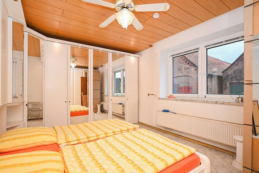 Immobilie in Algermissen - Hildesheim-Algermissen: Zweifamilienhaus mit Dachterrasse, auch für Kapitalanleger! - Bild 2