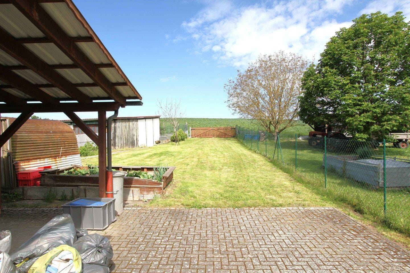 Immobilie in Heldburg - Gepflegtes Einfamilienhaus in traumhafter Lage mit Nebengebäude und Garten - Bild 2