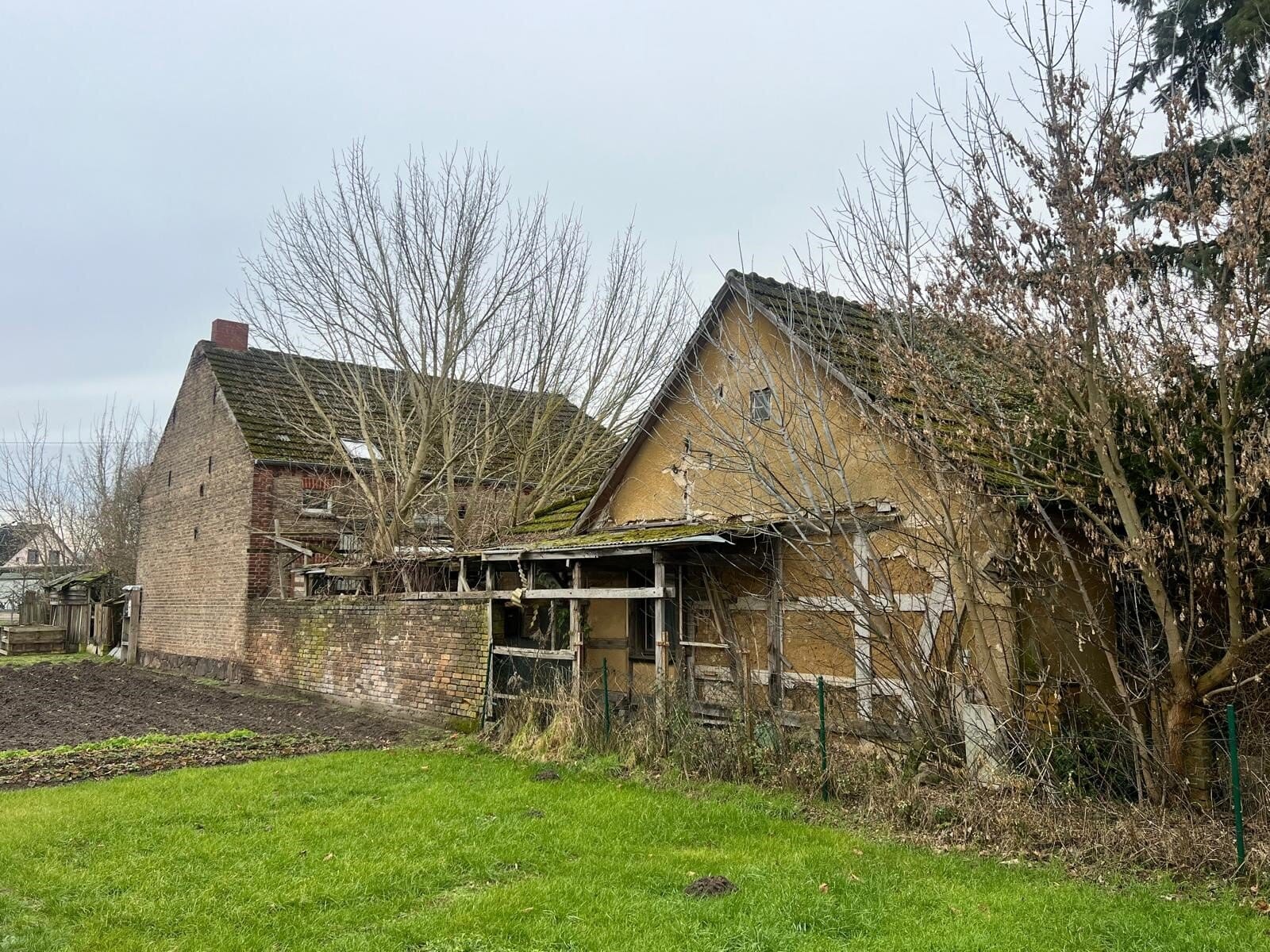 Immobilie in Löwenberger Land - Abrisshaus mit Scheune - Bild 0