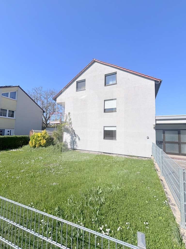 Immobilie in Sternenfels - Dreifamilienhaus für mehrere Generationen und viel Grundstück zu verkaufen! - Bild 2