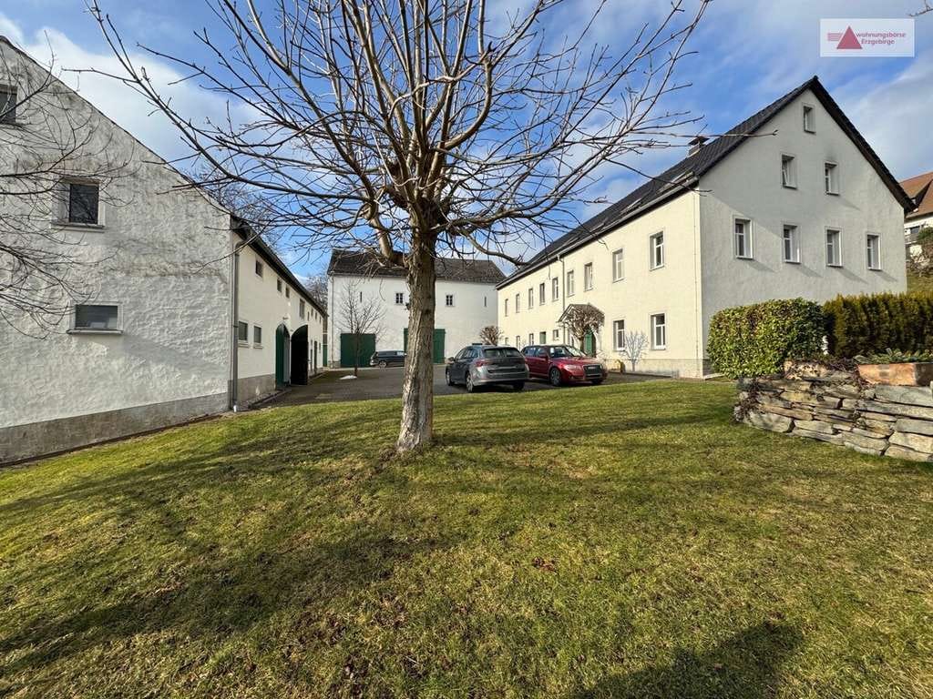 Immobilie in Grünhainichen - Wohnen & Vermieten: 6 Wohnungen, Dreiseitenhof & 6.123 m² Grundstück in Grünhainichen bei Chemnitz - Bild 0