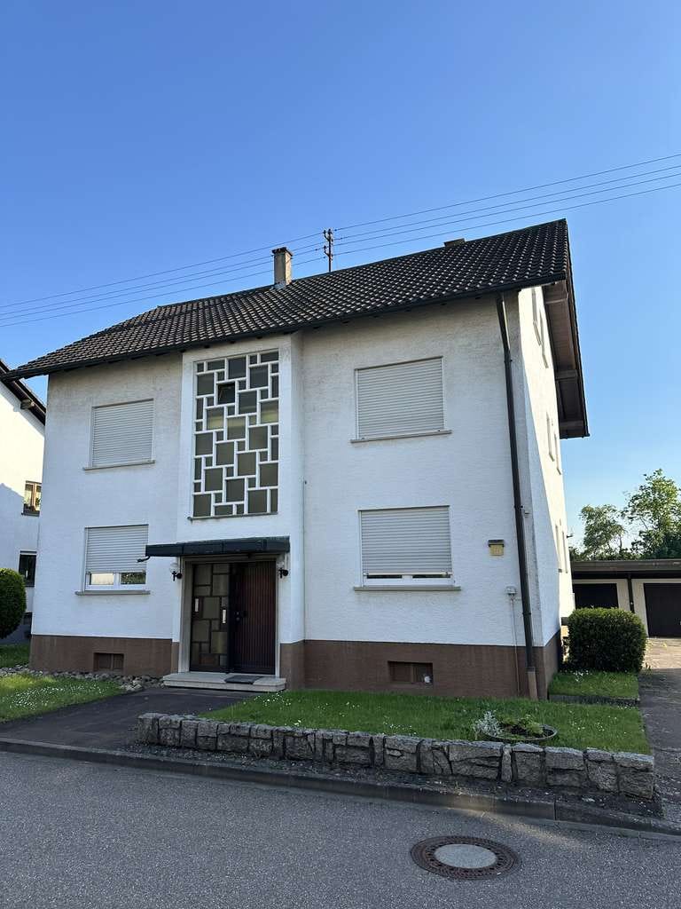Immobilie in Baden-Baden - Sandweier/  Mehrfamilienhaus in ruhiger Feldrandlage – Garten, Garagen & Ausbaupotenzial - Bild 0