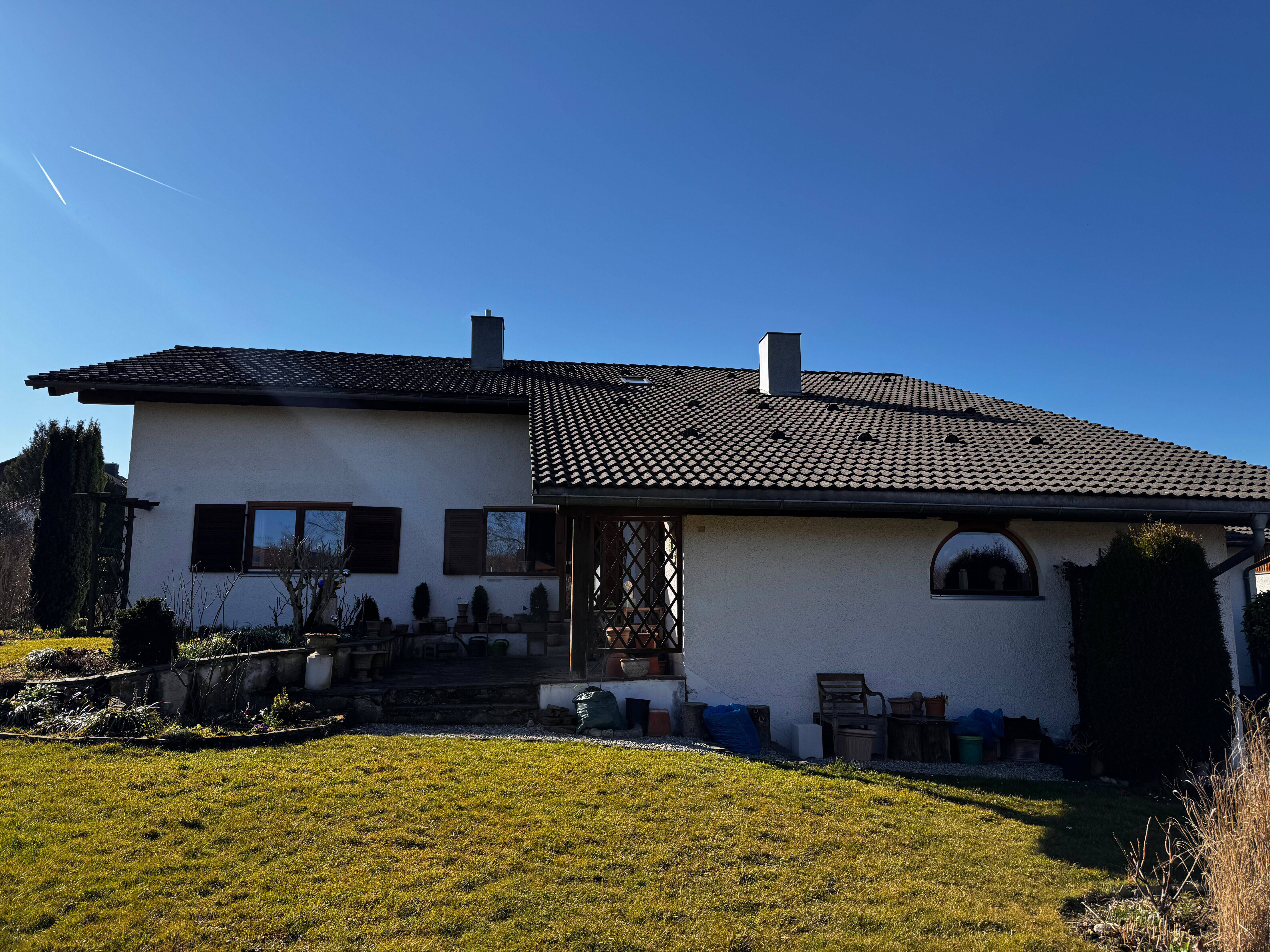 Immobilie in Griesstätt - Einfamilienhaus mit großen Garten in ruhiger Lage - Bild 1