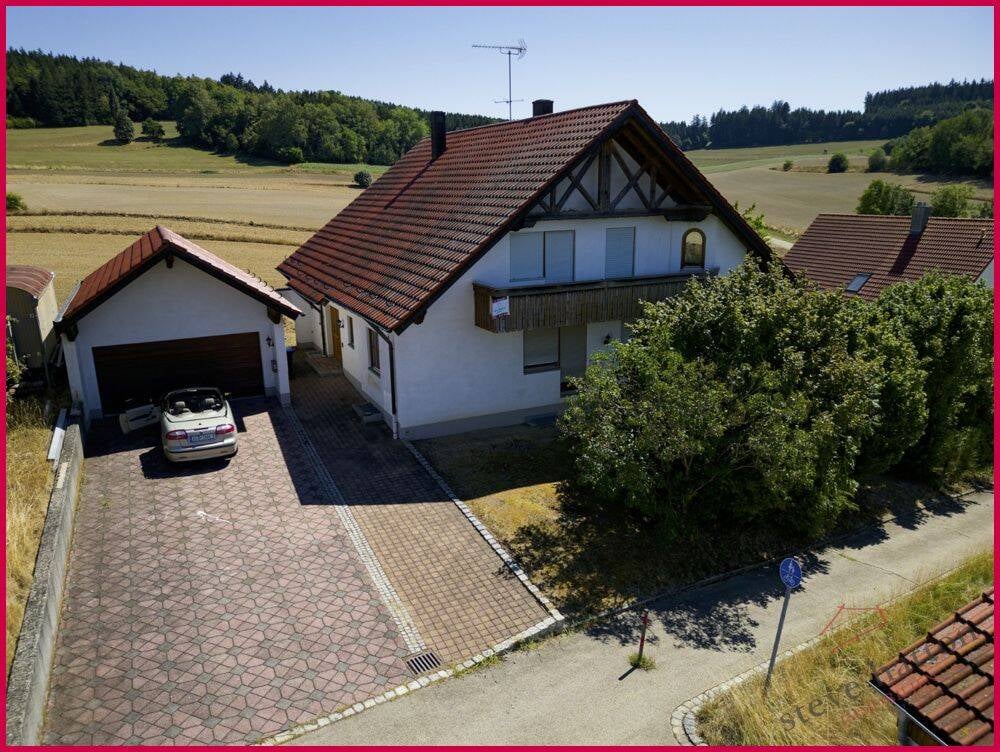 Immobilie in Fischach - Einfamilienhaus in ruhiger Lage am Ortsrand . (DG noch nicht ausgebaut) - Bild 1