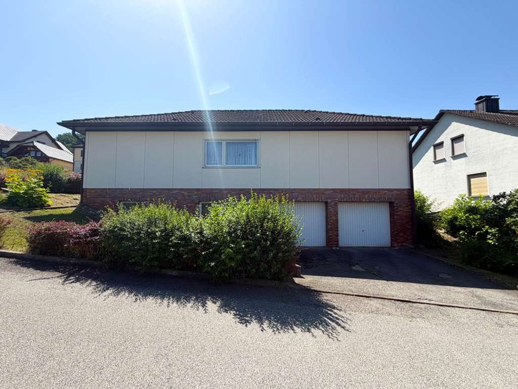 Immobilie in Niederfüllbach - Bungalow mit schönem Garten und Doppelgarage in ruhiger Lage von Niederfüllbach - Bild 1