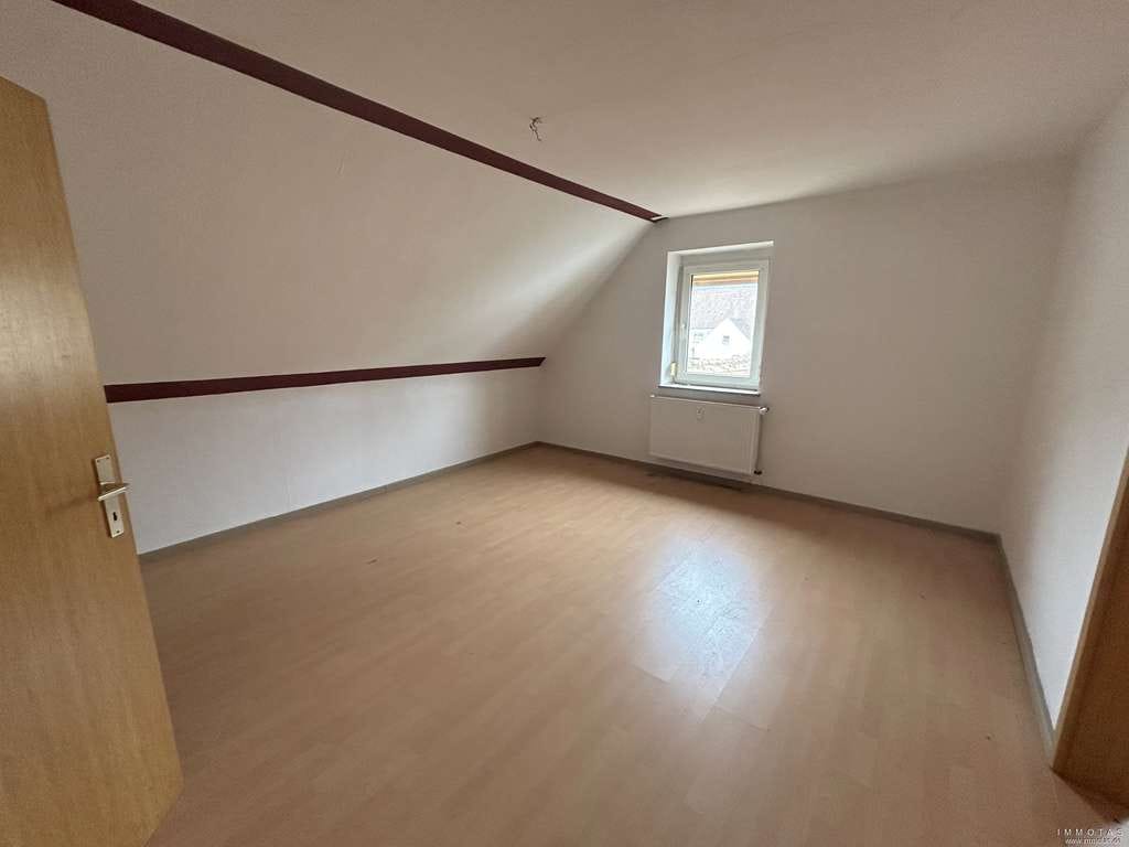 Immobilie in Thaleischweiler-Fröschen - Zweifamilienhaus auf großem Grundstück – Viel Potenzial für Ihre individuellen Ideen - Bild 3