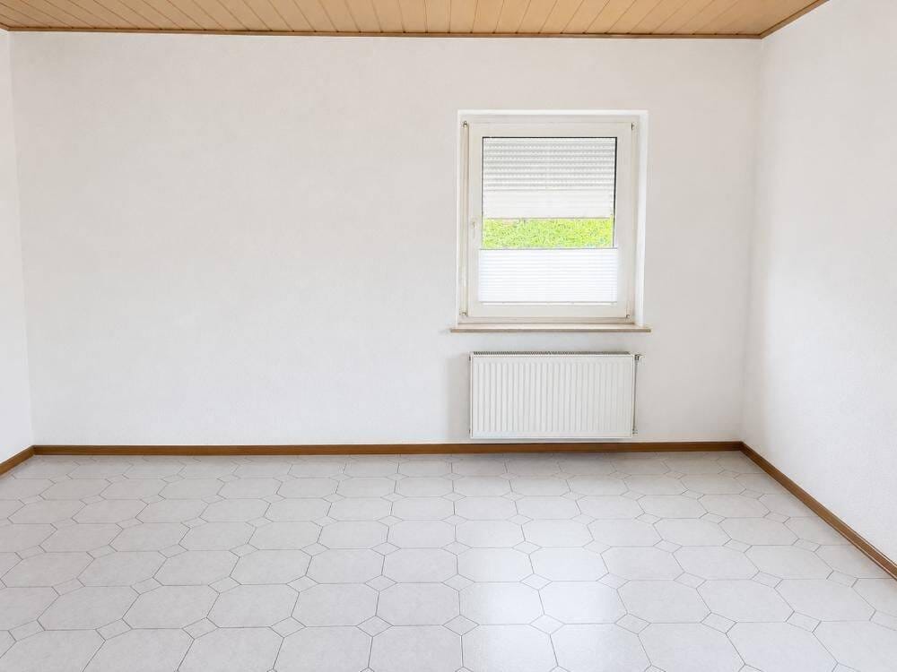 Immobilie in Varel - Umfangreich saniertes Zweifamilienhaus als Kapitalanlage in guter Wohnlage von Varel! - Bild 2