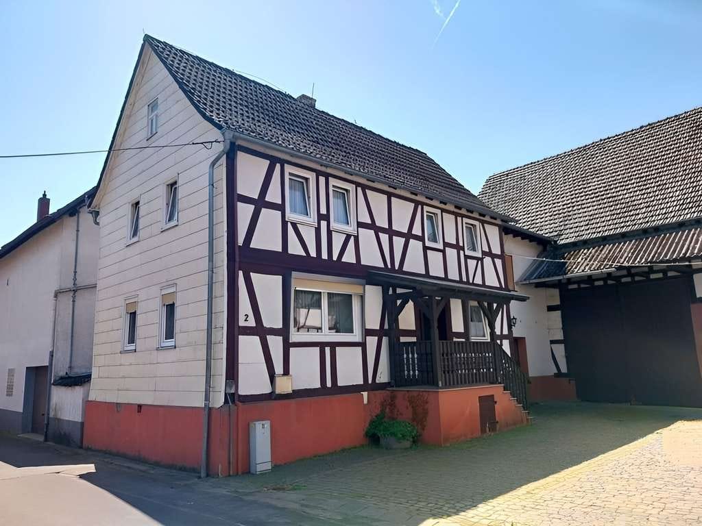 Immobilie in Nidda - Einfamilienhaus mit Scheune in Nidda-Fauerbach - Bild 1