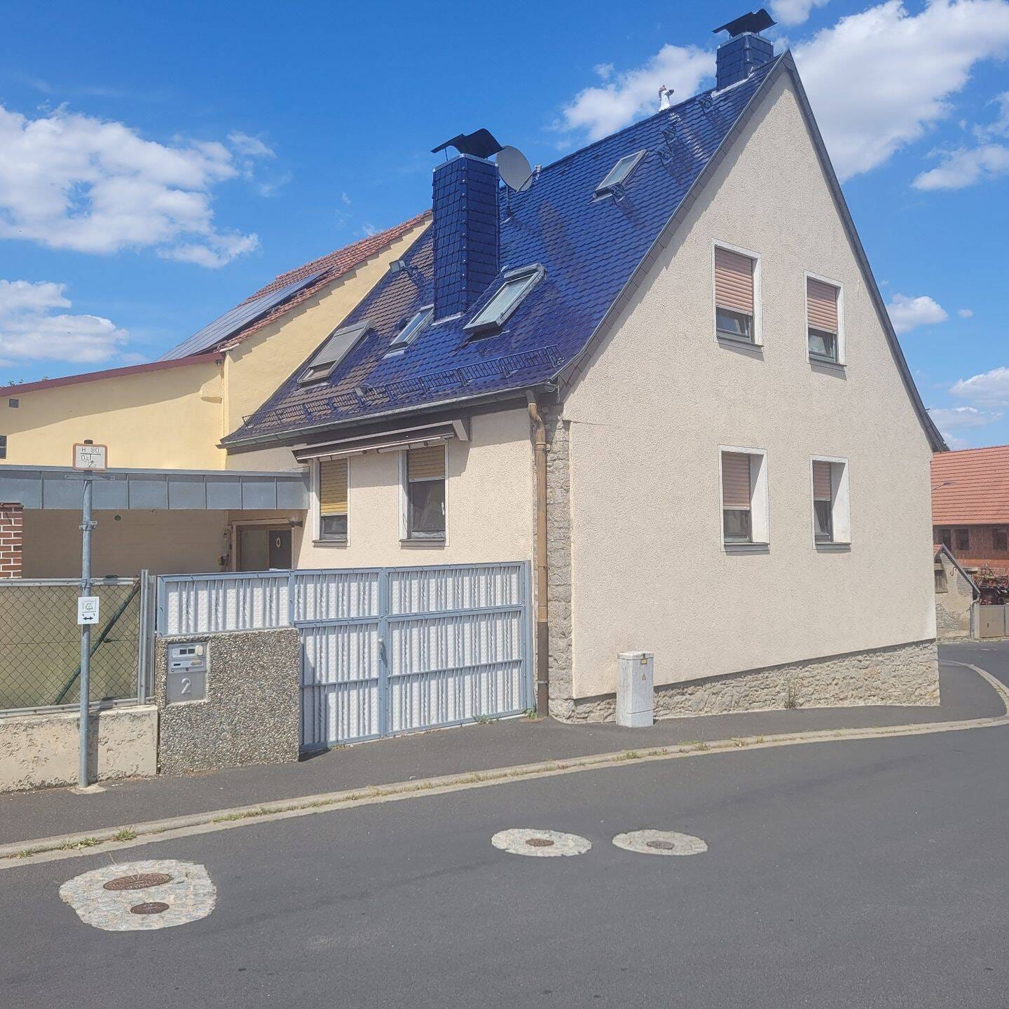 Immobilie in Wipfeld - Einfamilienhaus mit kleiner Einliegerwohnung im Weindorf Wipfeld - Bild 0