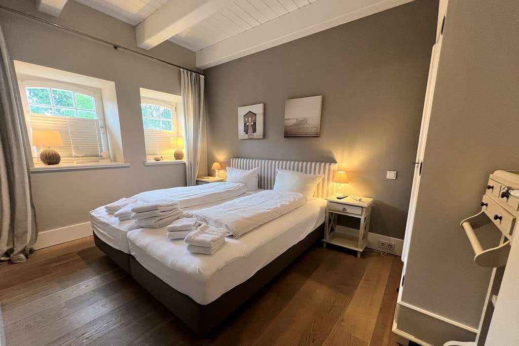 Immobilie in Oevenum - Exklusives Mittelhaus unter Reet - mit eigenem Garten und als Ferienwohnung genehmigt - Bild 3
