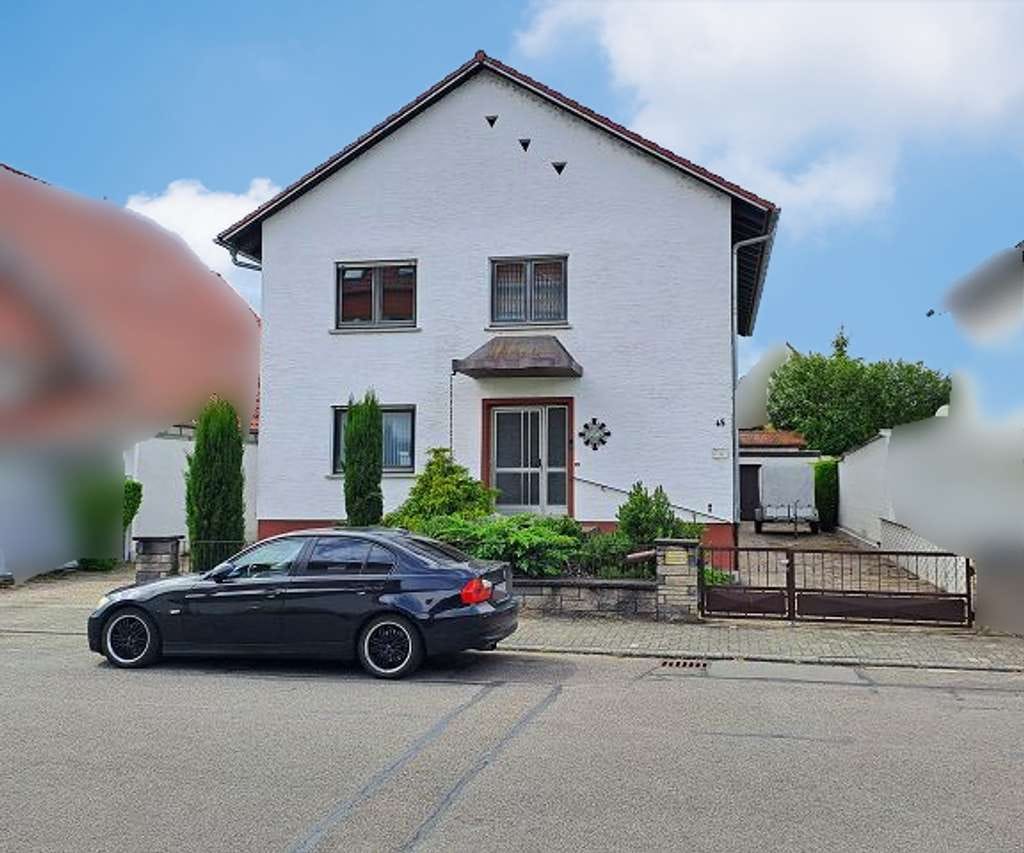 Immobilie in Lingenfeld - 2 Wohnungen EG/OG  mit jeweils eigener Garage und Hof - Bild 1