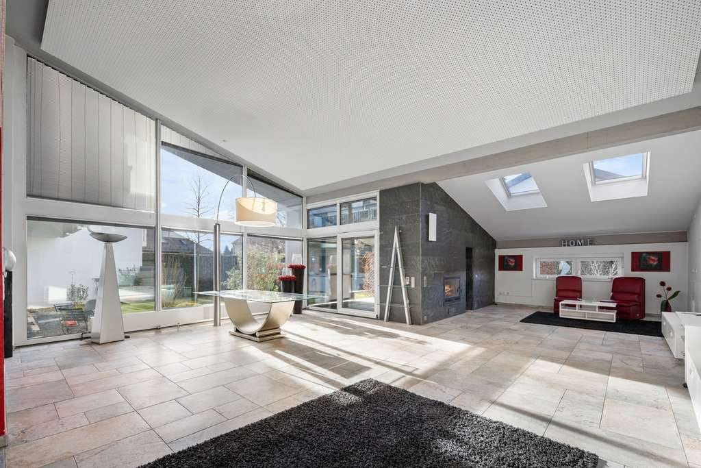 Immobilie in Vöhringen - Exklusives Wohnen mit Stil, Raum und Privatsphäre - Bild 0
