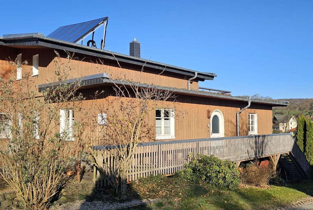 Immobilie in Hardegsen - Exklusives Massivholz-Haus mit vielseitiger Nutzung in idyllischer Lage - Bild 2