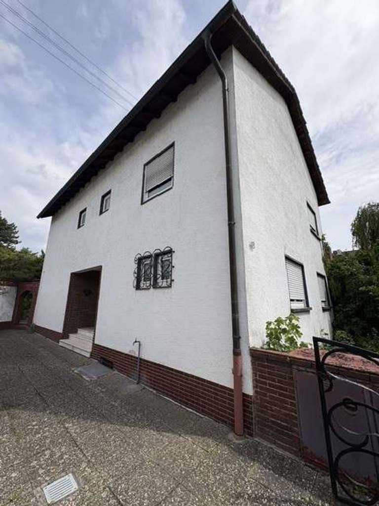Immobilie in Neuhofen - Repräsentatives Einfamilienhaus mit Potential - Bild 2