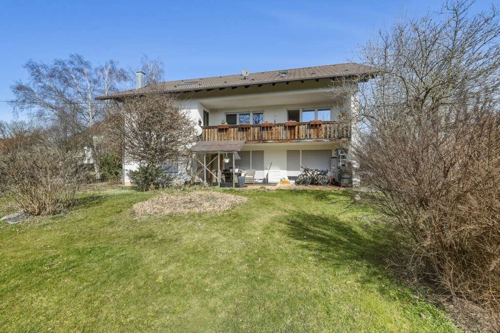 Immobilie in Pürgen - Gepflegtes Mehrfamilienhaus mit zusätzlichem Baugrund in Pürgen - Bild 0