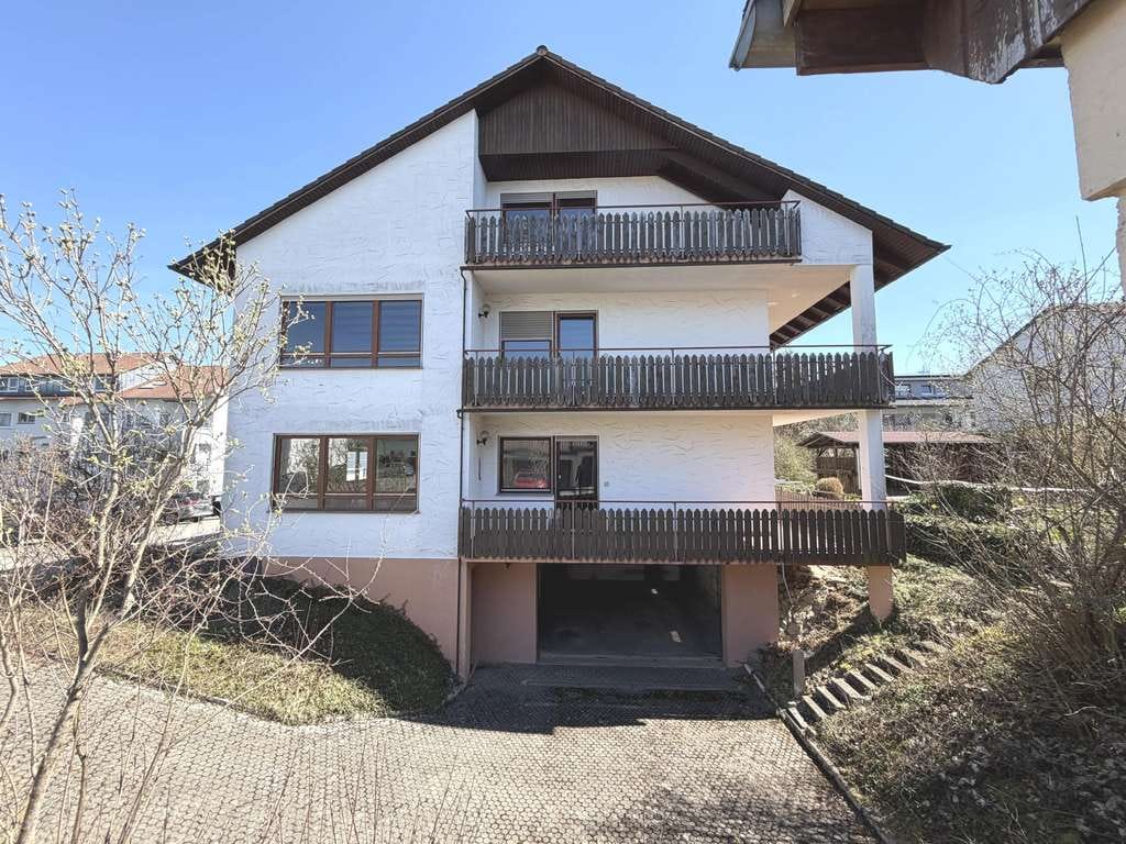 Immobilie in Meßkirch - Attraktives Zweifamilienhaus mit großzügigem Platzangebot in Meßkirch - Bild 1