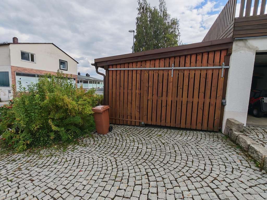 Immobilie in Münchberg - Einfamilienhaus mit Einliegerwohnung und Büroflächen - Bild 3