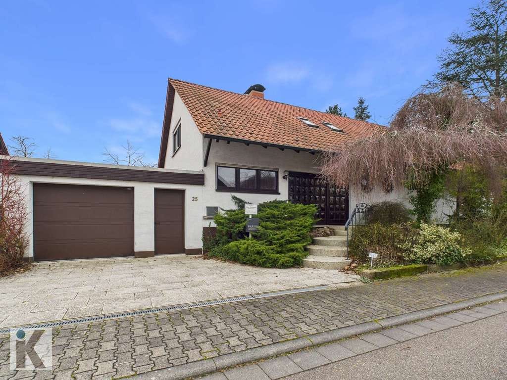 Immobilie in Maxdorf - Freistehendes Ein- bis Zweifamilienhaus mit etwa 958 m² Sonnengrundstück in bester Wohnlage! - Bild 0