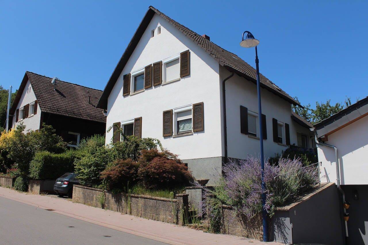 Immobilie in Reichartshausen - Ein Haus, das auf neue Ideen wartet - Ihr persönlicher Neuanfang in Reichartshausen! - Bild 1