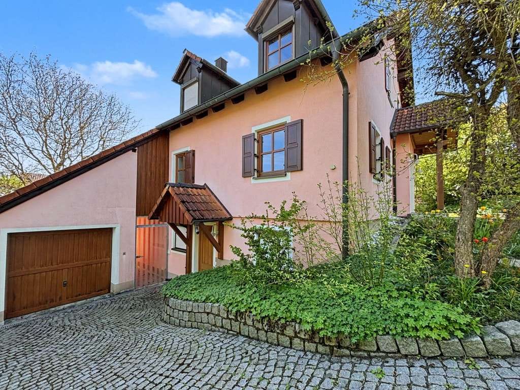 Immobilie in Wilhelmsdorf - Familienidylle mit ländlichem Charme–Großzügiges Einfamilienhaus auf Traumgrundstück in Wilhelmsdorf - Bild 0