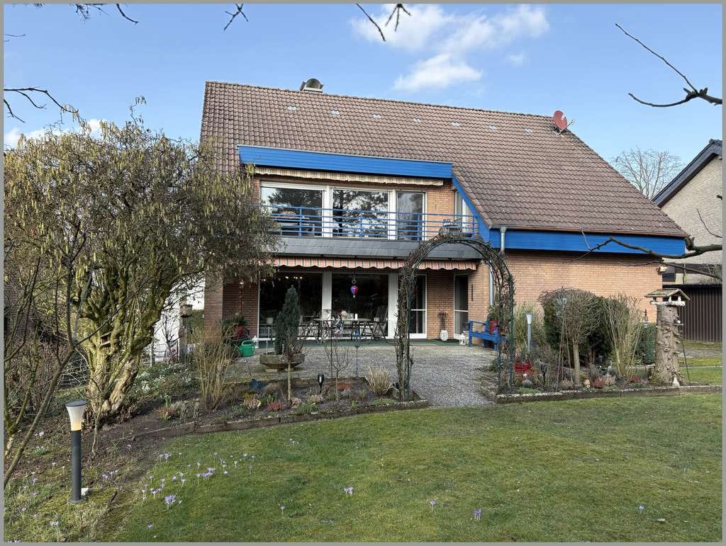 Immobilie in Bad Laer - Einfamilienhaus mit Einliegerwohnung
in bester Wohnlage - Bild 1