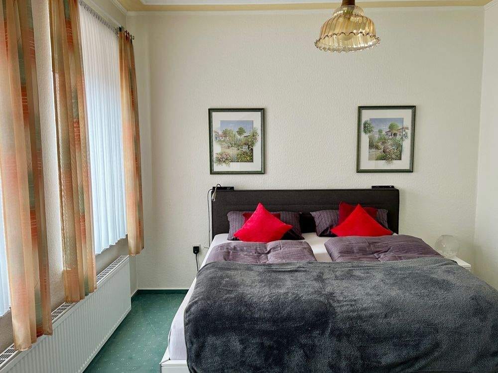 Immobilie in Ostrhauderfehn - Hier können Sie direkt einziehen! Schmuckes Wohnhaus in zentraler Lage von Ostrhauderfehn! - Bild 3