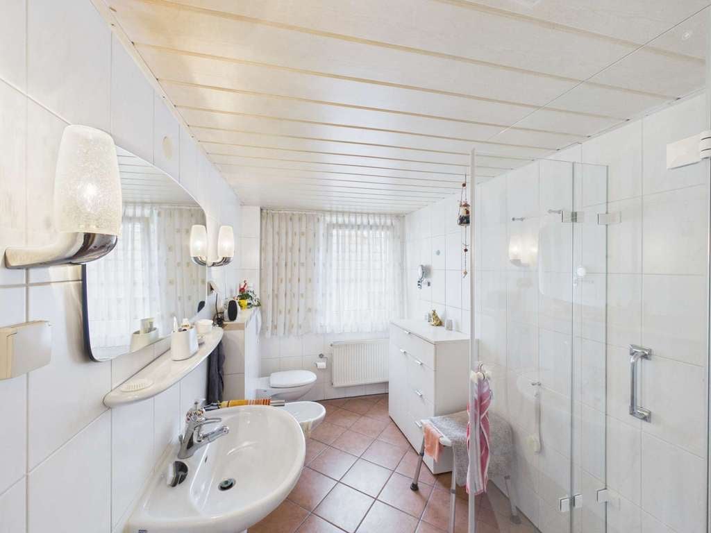 Immobilie in Lehre - Gepflegtes und gut gelegenes Wohnen in Lehre | 1000m² | 7 Zimmer | Glasfaser | Garage - Bild 3