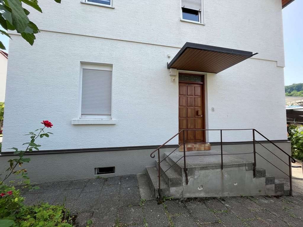 Immobilie in Weinstadt - Charmantes 3-Familienhaus mit Hofbereich in Weinstadt-Strümpfelbach - Bild 2