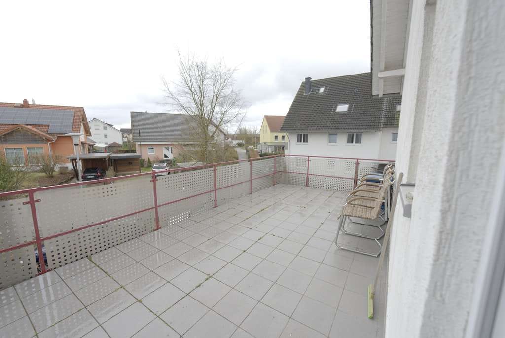 Immobilie in Babenhausen - Flexibel wohnen oder investieren: 2 Wohnungen (Obergeschoss & Dachgeschoss) mit Renditepotenzial - Bild 1