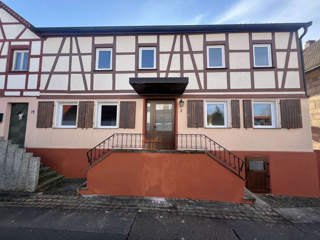 Immobilie in Schwanstetten - Renoviertes Haus in zentraler Lage mit schönem Garten - Bild 0