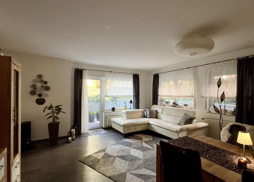 Immobilie in Römerberg - Kapitalanleger aufgepasst - Vermietete 2-Zimmer-Souterrain-Wohnung mit Terrasse und Stellplatz - Bild 1