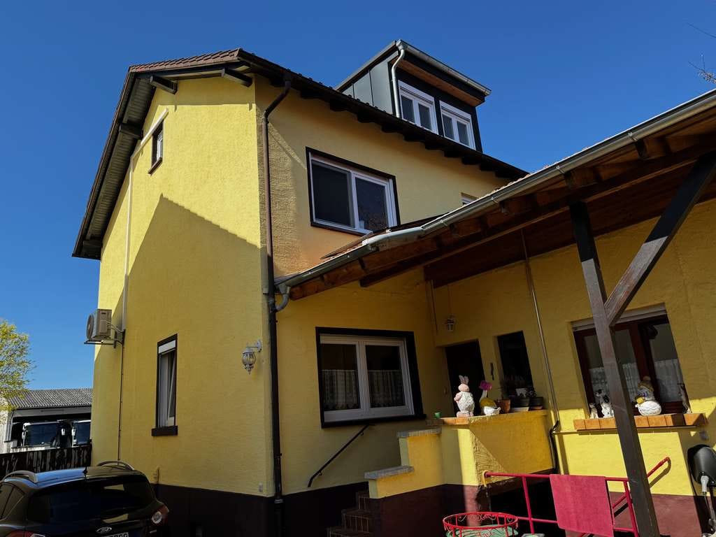Immobilie in St. Leon-Rot - Zweifamilienwohnhaus mit großer Scheune und Bauplatz in 2. Reihe - Bild 1