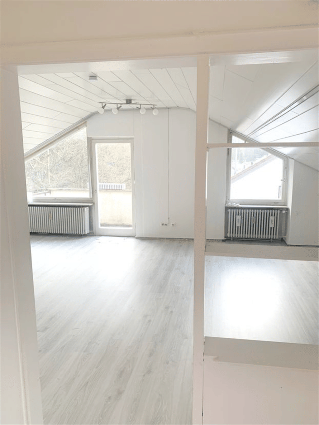 Immobilie in Bad Liebenzell - Wohnen, wo andere Urlaub machen – großzügige 1,5-Zimmerwohnung mit Balkon - Bild 2