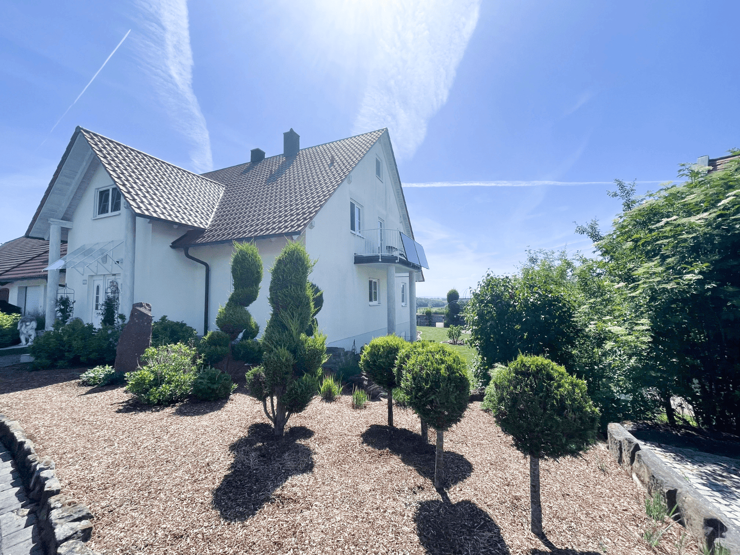 Immobilie in Poppenhausen - Exklusives Einfamilienhaus in Top-Lage von Poppenhausen – ca. 184 m² Wohnfläche & 120 m² Nutzfläche - Bild 2
