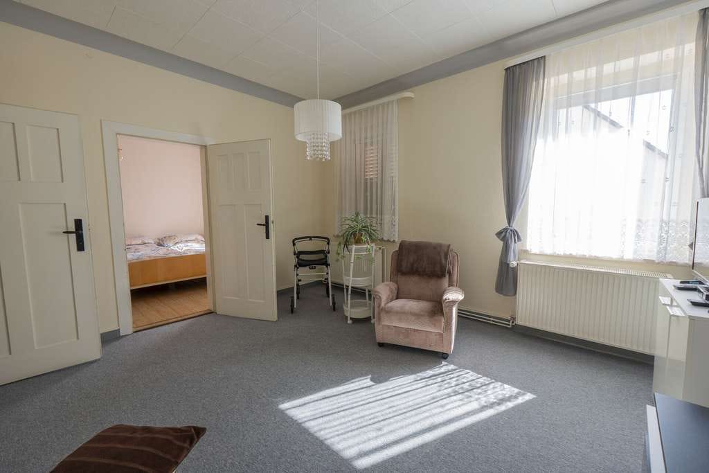 Immobilie in Groitzsch - Geräumiges Stadthaus mit Innenhof, Nebengebäude und viel Gestaltungspotenzial in Groitzsch - Bild 3