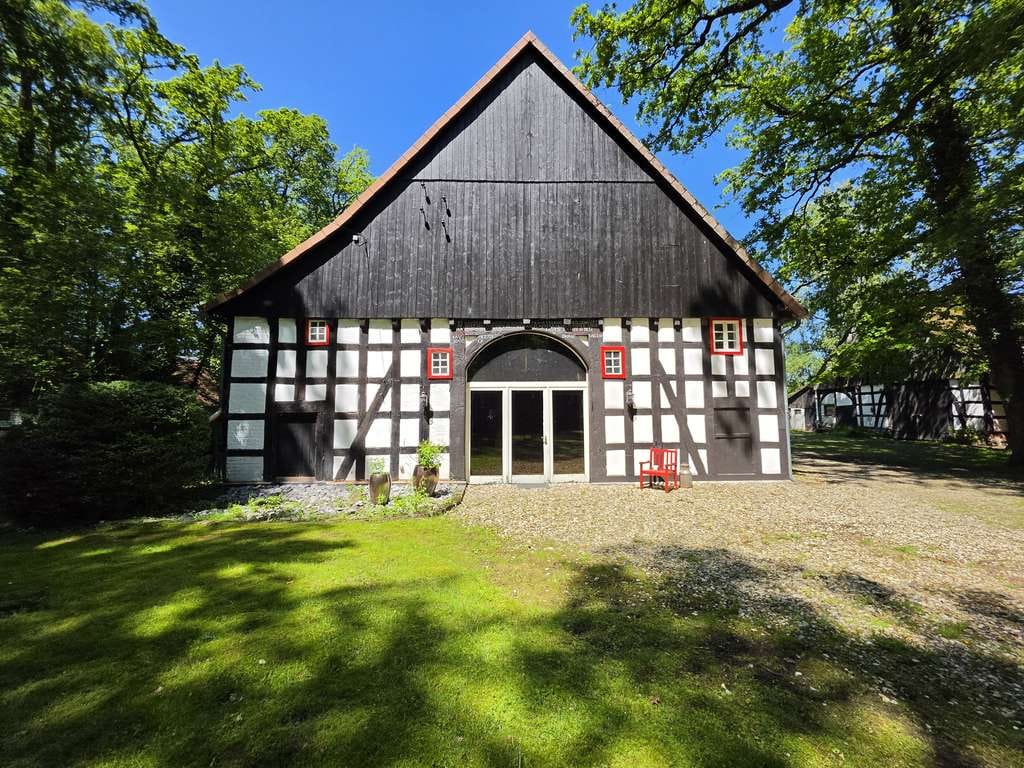 Immobilie in Hövelhof - Großzügiges Zuhause im Grünen - Historisches Einfamilienhaus mit großem Grundstück in Hövelhof - Bild 2